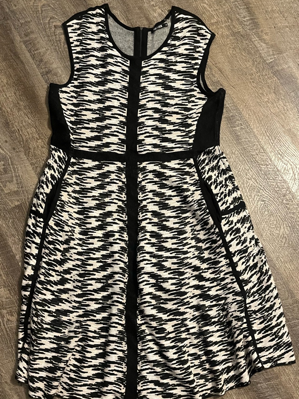 NIC+ZOE Women’s Size XL Black and White Dress Sweater Material